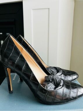 Mango Classic Black Croc-Embossed Pointed Toe Pumps